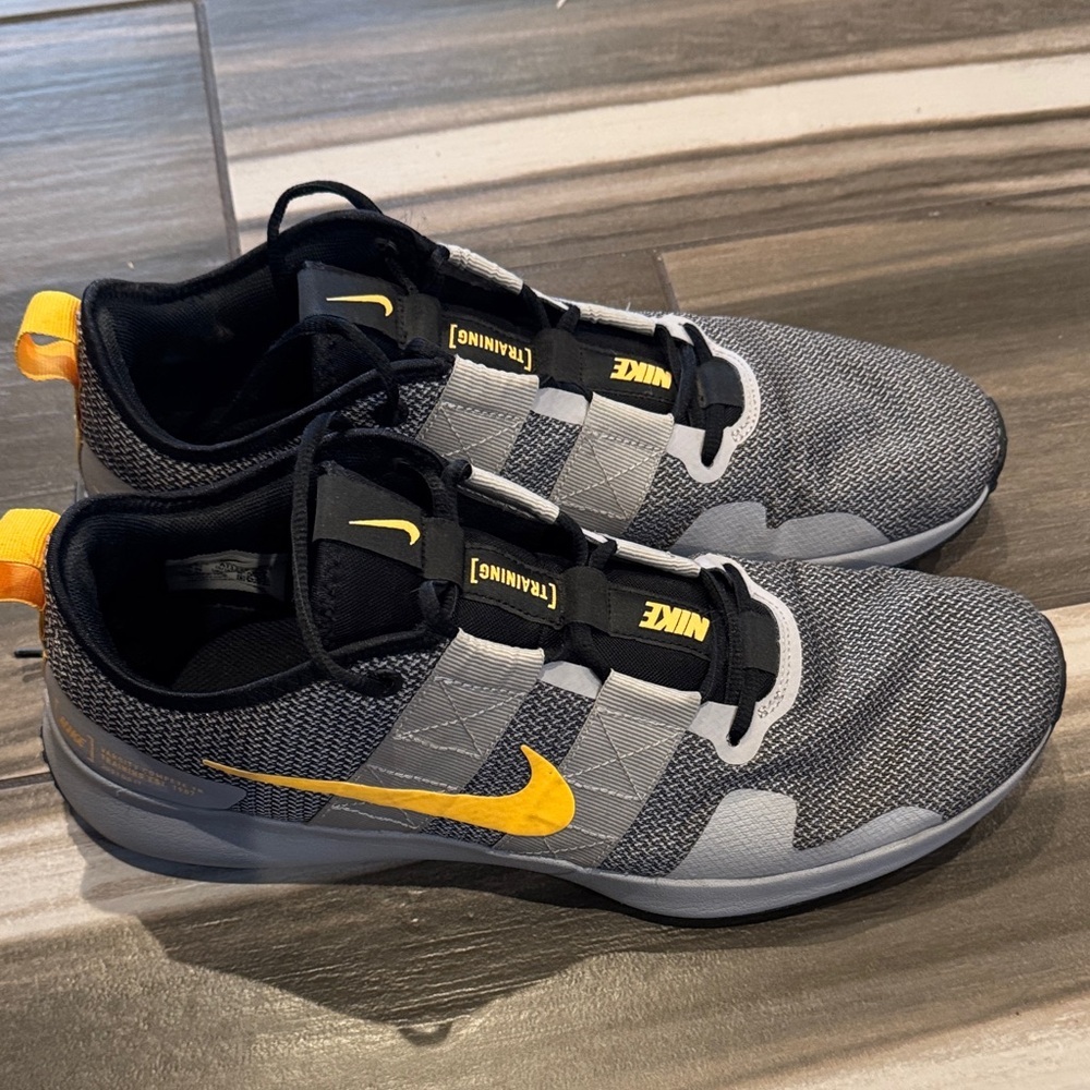Nike Men's Athletic Shoes in Gray and Yellow